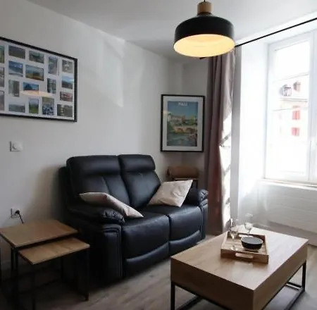 Le Saint Pierre Quartier Historique D'oloron Sainte Marie * Oloron-Sainte-Marie