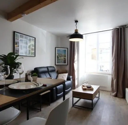 Le Saint Pierre Quartier Historique D'oloron Sainte Marie Appartement Oloron-Sainte-Marie