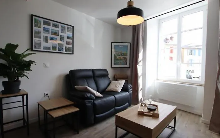 Le Saint Pierre Quartier Historique D'oloron Sainte Marie * 올롱생테마리