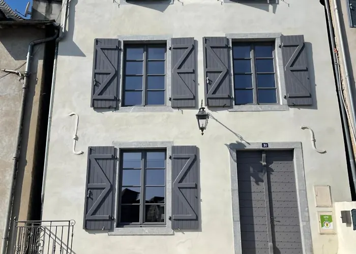 Le Saint Pierre Quartier Historique D'oloron Sainte Marie *